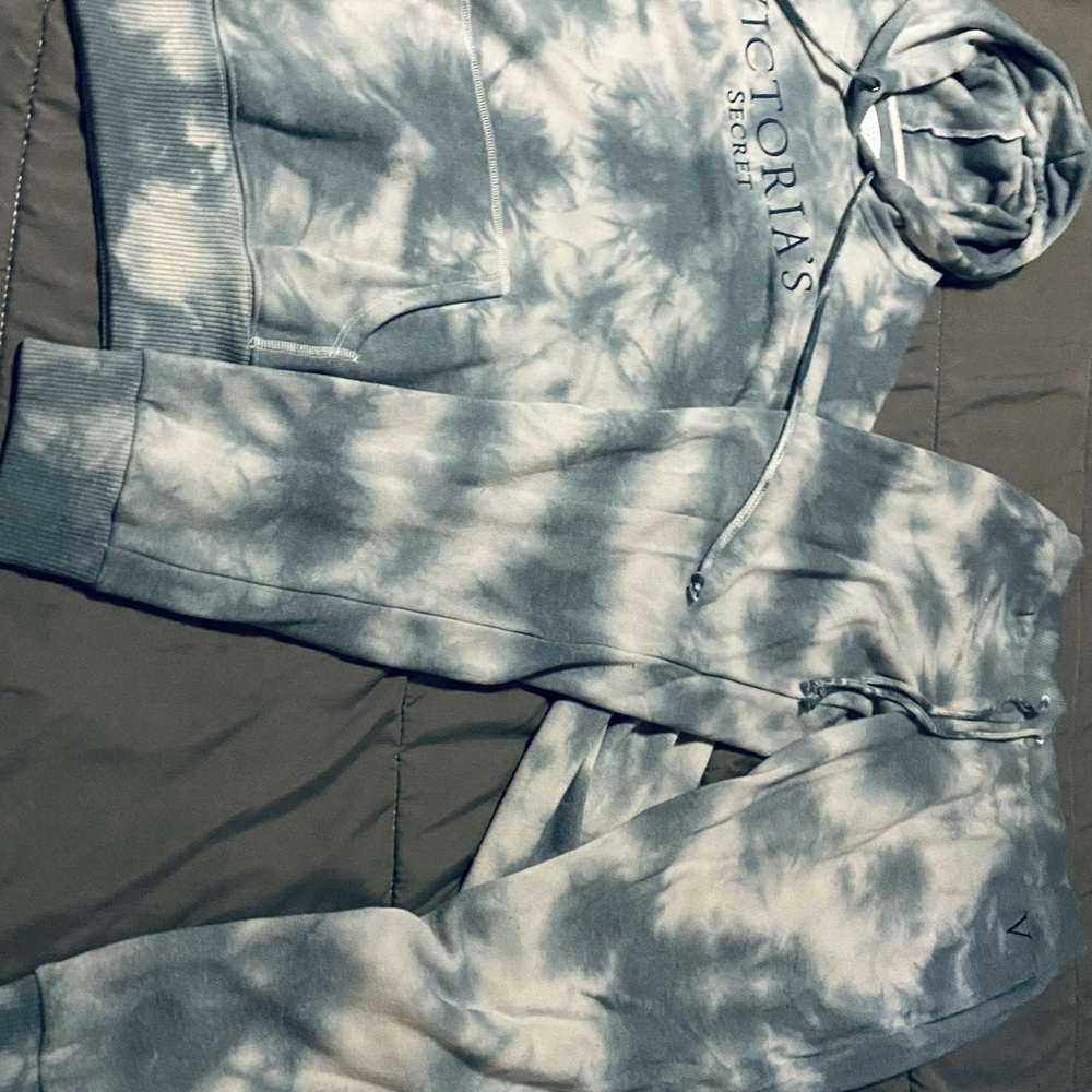 Victory secret sweat suit size medium for sale , Excellent condition
